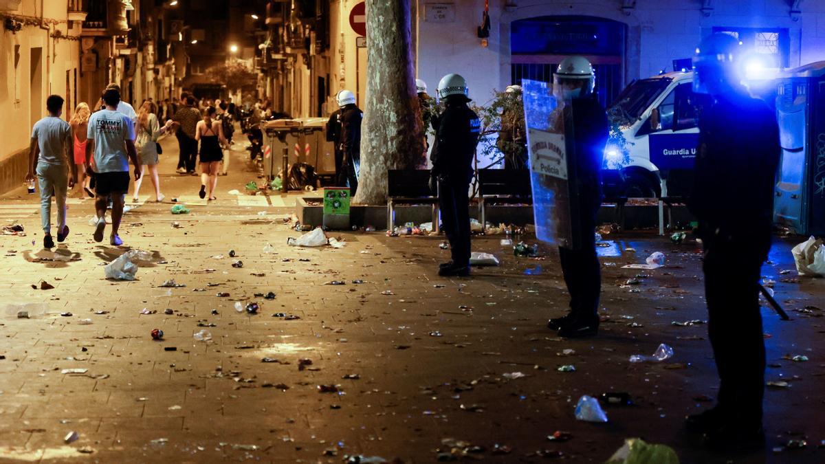 Más de 6.000 desalojados en Barcelona en la segunda noche sin toque de queda.