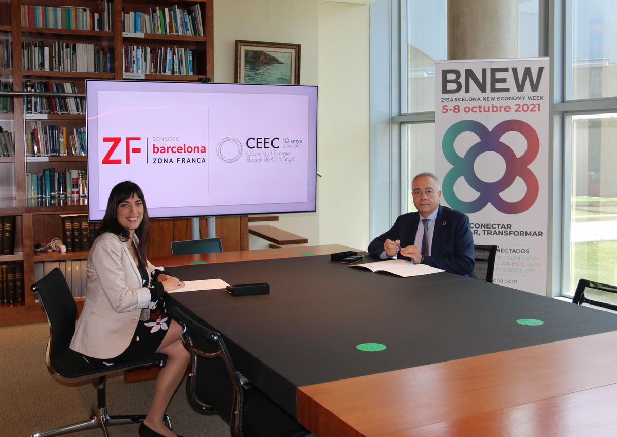 Firma del convenio con CEEC. Firma del convenio con CEEC.