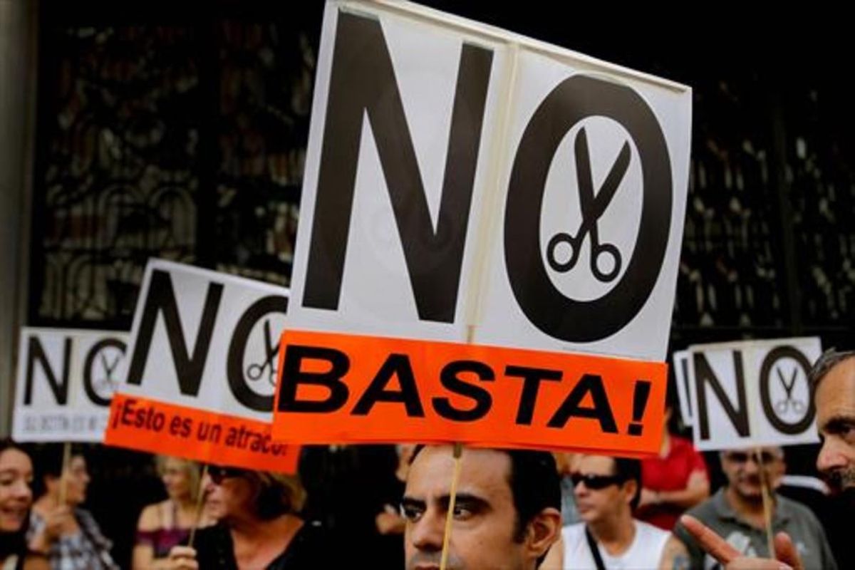 Concentración de funcionarios ante el Ministerio de Hacienda, en 2012. Concentración de funcionarios ante el Ministerio de Hacienda, en 2012.