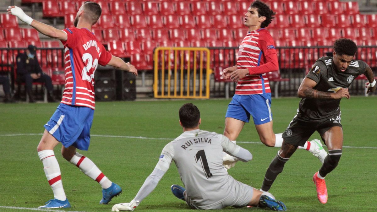Rashford (derecha) celebra su gol en Granada. Rashford (derecha) celebra su gol en Granada.
