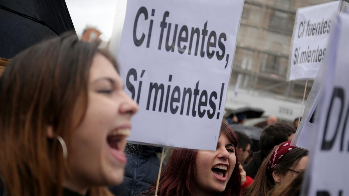 Concentració en protesta pel cas del màster de Cristina Cifuentes, a la Puerta del Sol.