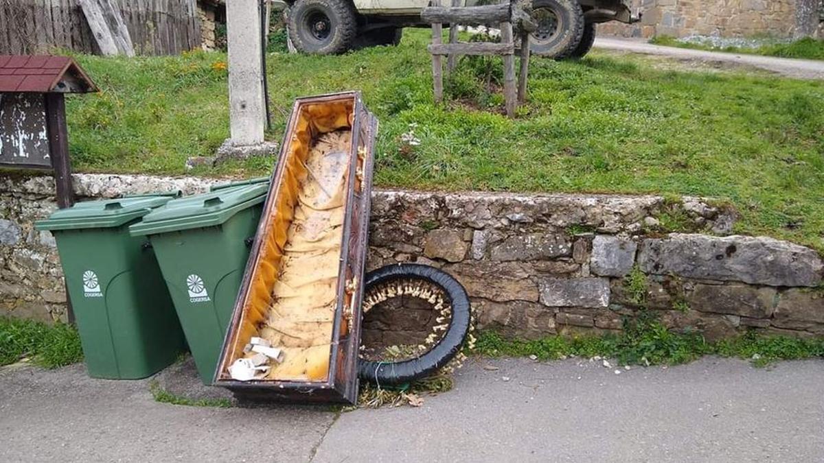 Apareix un taüt en un contenidor d’un poble d’Astúries