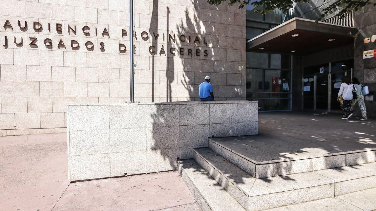 Condenado a cinco años de cárcel por abusar de una niña saharaui en Cáceres Condenado a cinco años de cárcel por abusar de una niña saharaui en Cáceres