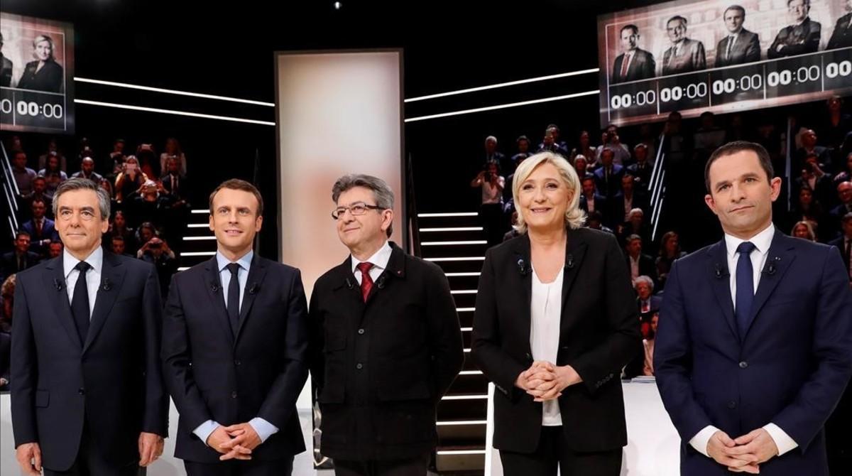 De izquierda a derecha, François Fillon, Emmanuel Macron, Jean-Luc Melenchon, Marine Le Pen y Benoit Hamon, antes del debate televisado.