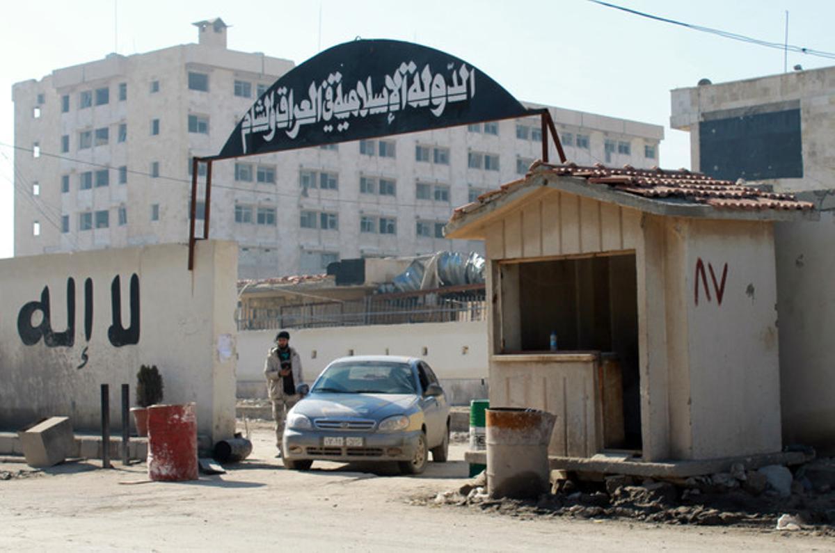 Esta es la cárcel del ISIL, precursor del Estado Islámico, en Alepo, donde pasó Marginedas el primer mes. Fue abandonada en enero del 2014, por los combates entre grupos rebeldes. Los internos fueron ejecutados. Esta es la cárcel del ISIL, precursor del Estado Islámico, en Alepo, donde pasó Marginedas el primer mes. Fue abandonada en enero del 2014, por los combates entre grupos rebeldes. Los internos fueron ejecutados.