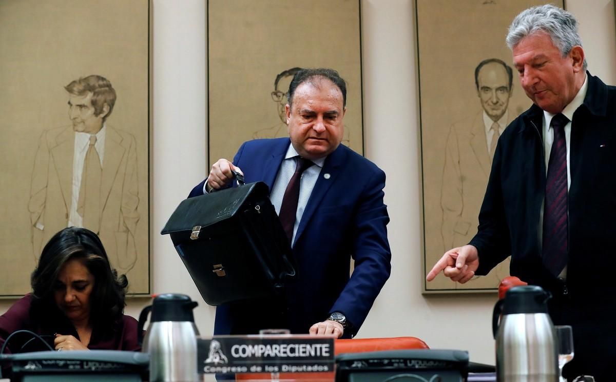 El comisario Jose Luis Olivera, quien fuera maximo responsable de la UDEF cuando se destapó la ’trama Gürtel’, durante su comparecencia en la comision de investigacion sobre la presunta financiacion ilegal del PP. El comisario Jose Luis Olivera, quien fuera maximo responsable de la UDEF cuando se destapó la ’trama Gürtel’, durante su comparecencia en la comision de investigacion sobre la presunta financiacion ilegal del PP.