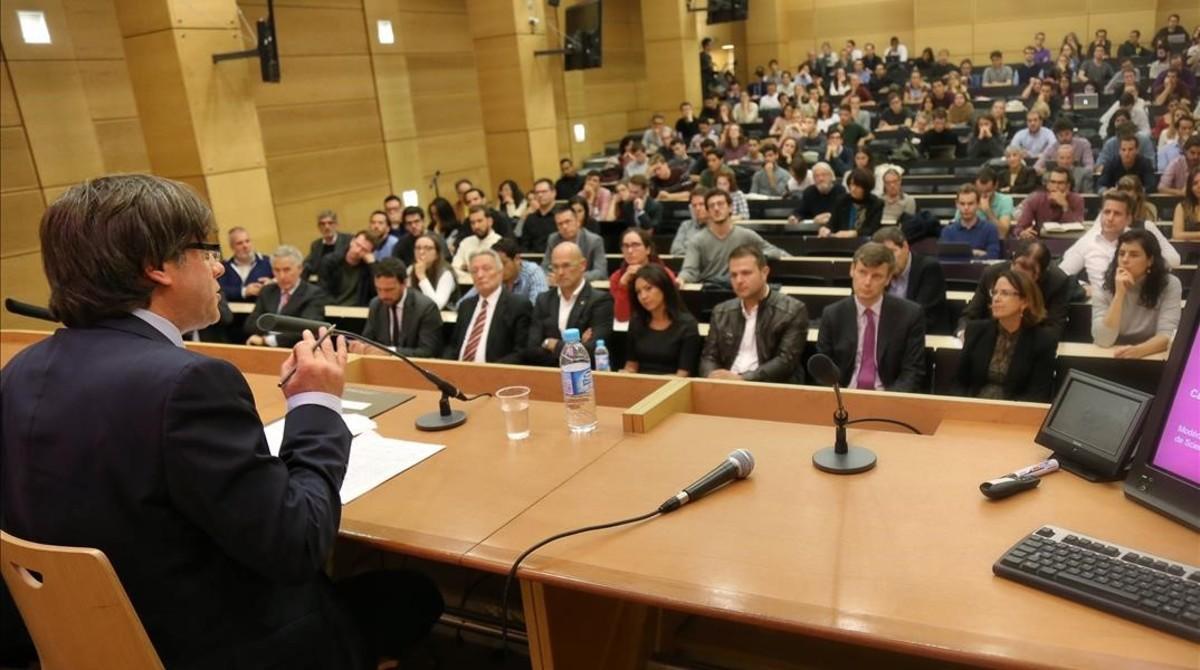 Puigdemont, durante su conferencia en París.