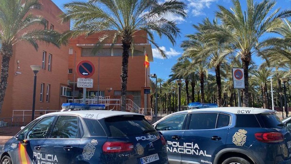 Golpe al tráfico de drogas en Alicante: una pareja detenida con 32.000 euros Golpe al tráfico de drogas en Alicante: una pareja detenida con 32.000 euros