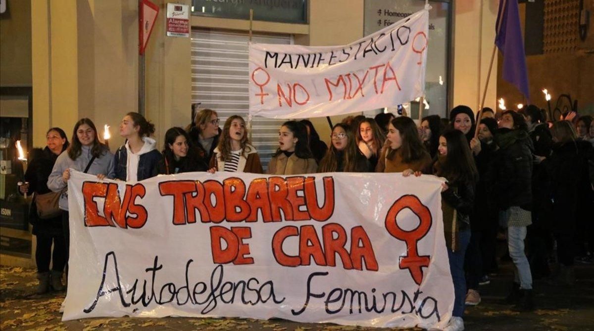 Manifestació a Manresa «no mixta» contra les violacions Manifestació a Manresa «no mixta» contra les violacions