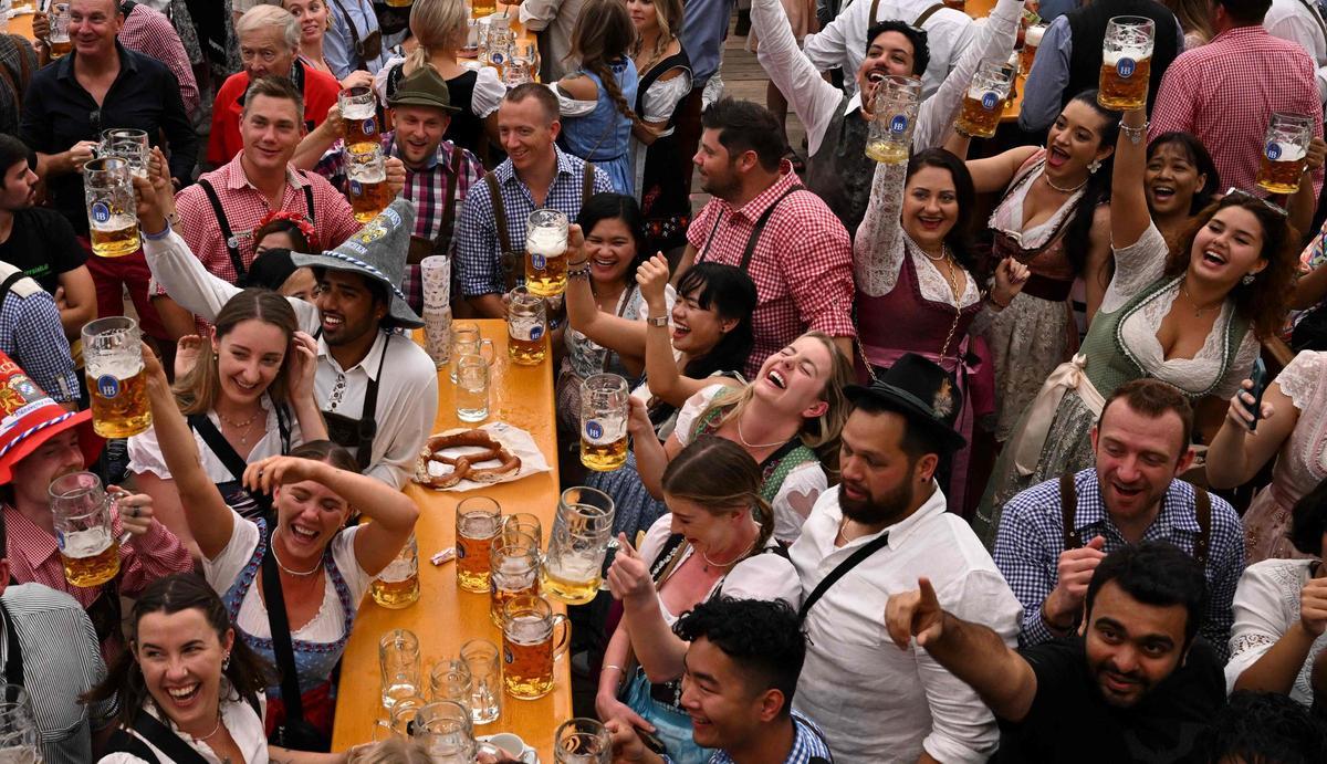 Mucha cerveza y diversión en el Oktoberfest de Múnich | FOTOS