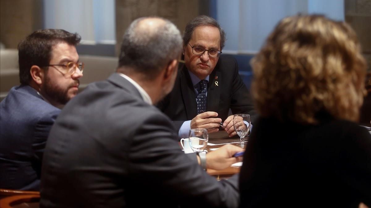 El presidente de la Generalitat, Quim Torra, este viernes, reunido con los ’consellers’ de los departamentos implicados en la gestión de los efectos del temporal ’Glòria’. El presidente de la Generalitat, Quim Torra, este viernes, reunido con los ’consellers’ de los departamentos implicados en la gestión de los efectos del temporal ’Glòria’.