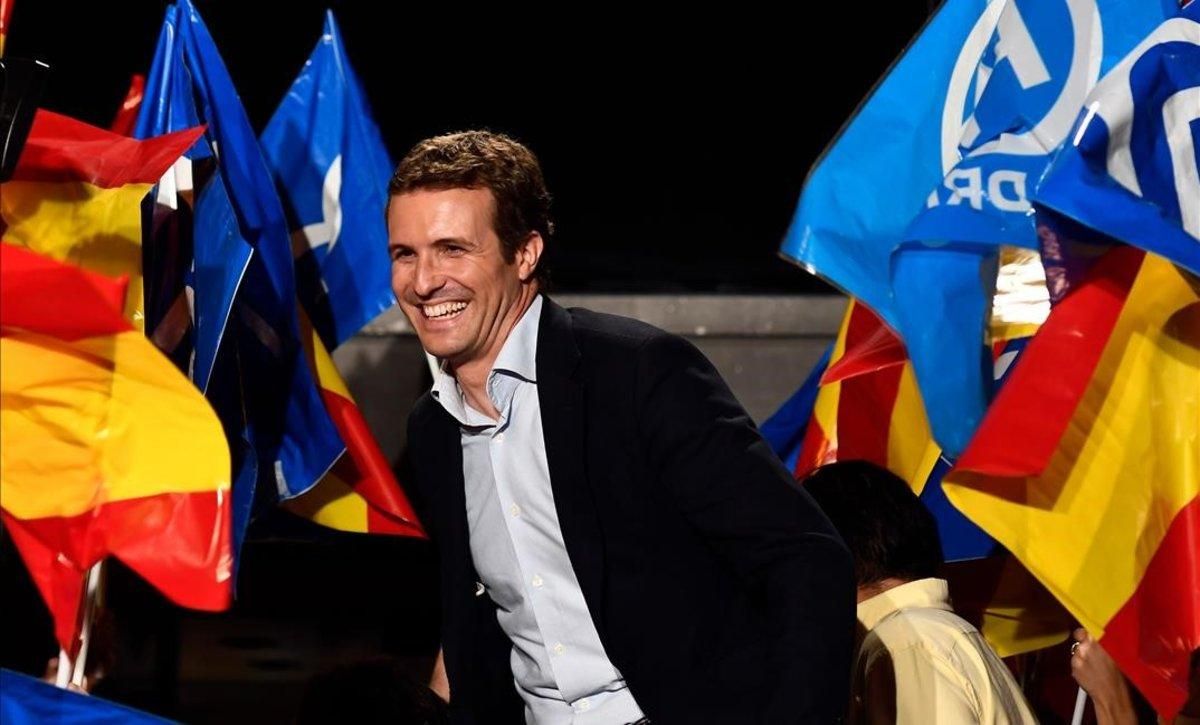 Pablo Casado celebra los resultados municipales y autonómicos, el 26 de mayo, frente a la sede del PP en la calle de Génova. Pablo Casado celebra los resultados municipales y autonómicos, el 26 de mayo, frente a la sede del PP en la calle de Génova.