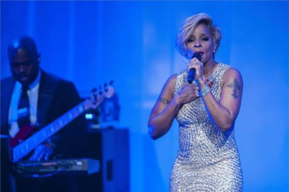 La cantante estadounidense Mary J Blige ofrece un concierto durante la cena de Estado.