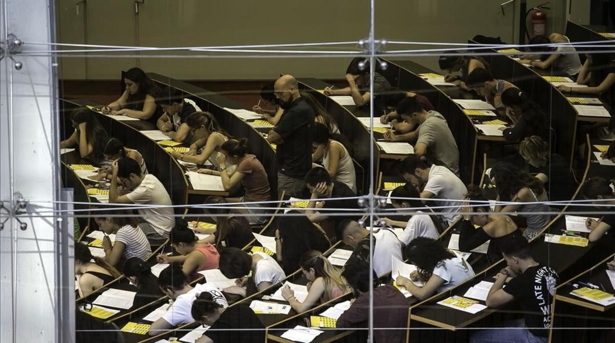Pruebas de selectividad en la Universitat Pompeu Fabra de Barcelona. Pruebas de selectividad en la Universitat Pompeu Fabra de Barcelona.