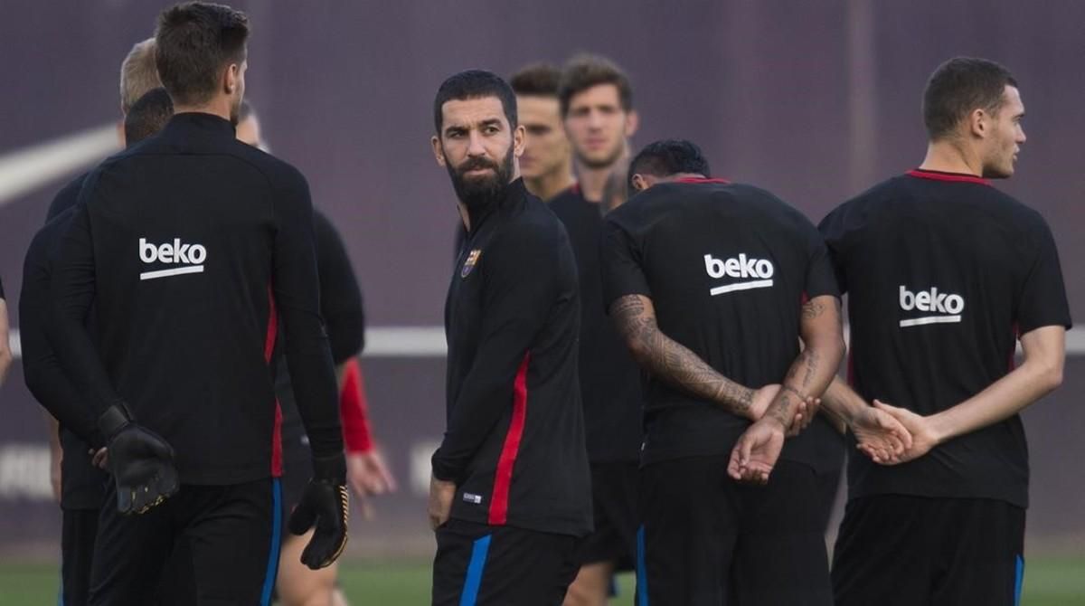 Arda Turan, durante una sesión de entrenamiento en Sant Joan Despí. Arda Turan, durante una sesión de entrenamiento en Sant Joan Despí.