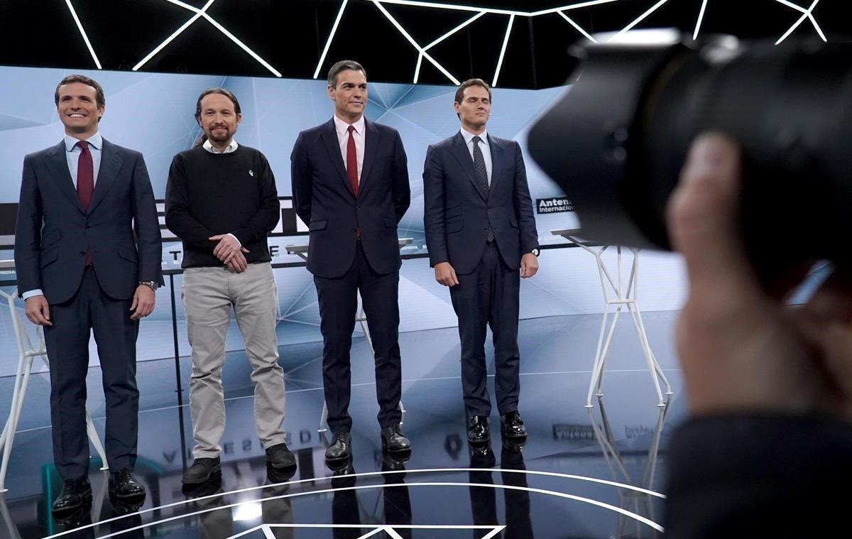 Pablo Casado, Pablo Iglesias, Pedro Sánchez y Albert Rivera, en el plató de Atresmedia. Pablo Casado, Pablo Iglesias, Pedro Sánchez y Albert Rivera, en el plató de Atresmedia.