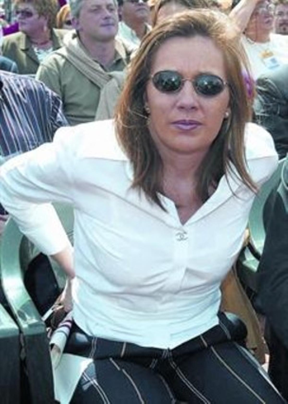 Elvira Fernández, en un mitin de Mariano Rajoy en Las Palmas de Gran Canaria, en el 2004.
