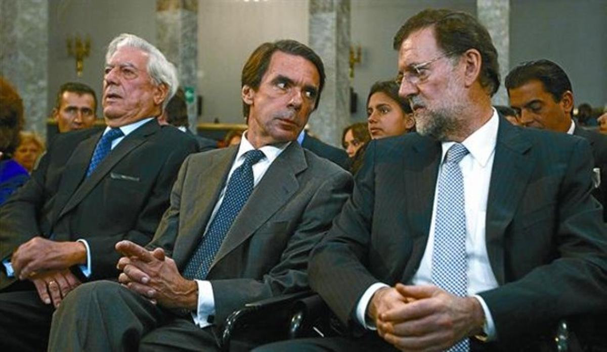 Vargas Llosa, Aznar y Rajoy, ayer durante el acto de entrega del Premio Faes de la Libertad.