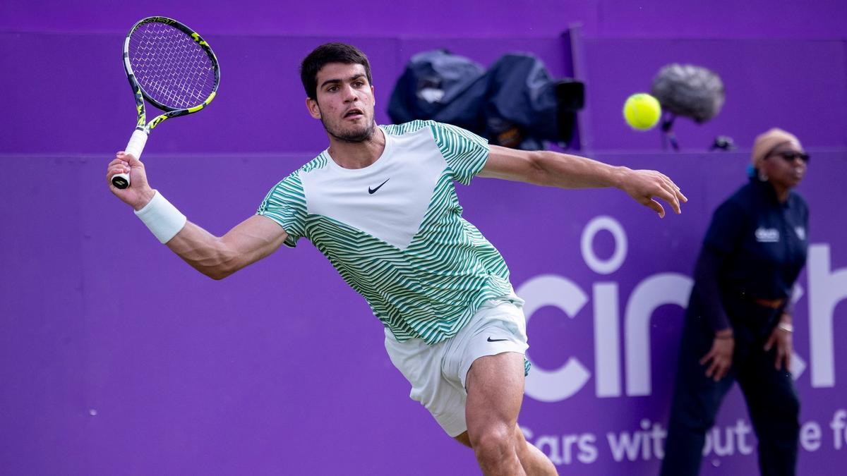 Alcaraz y Bautista cuelan en las semifinales de Queen’s y Halle