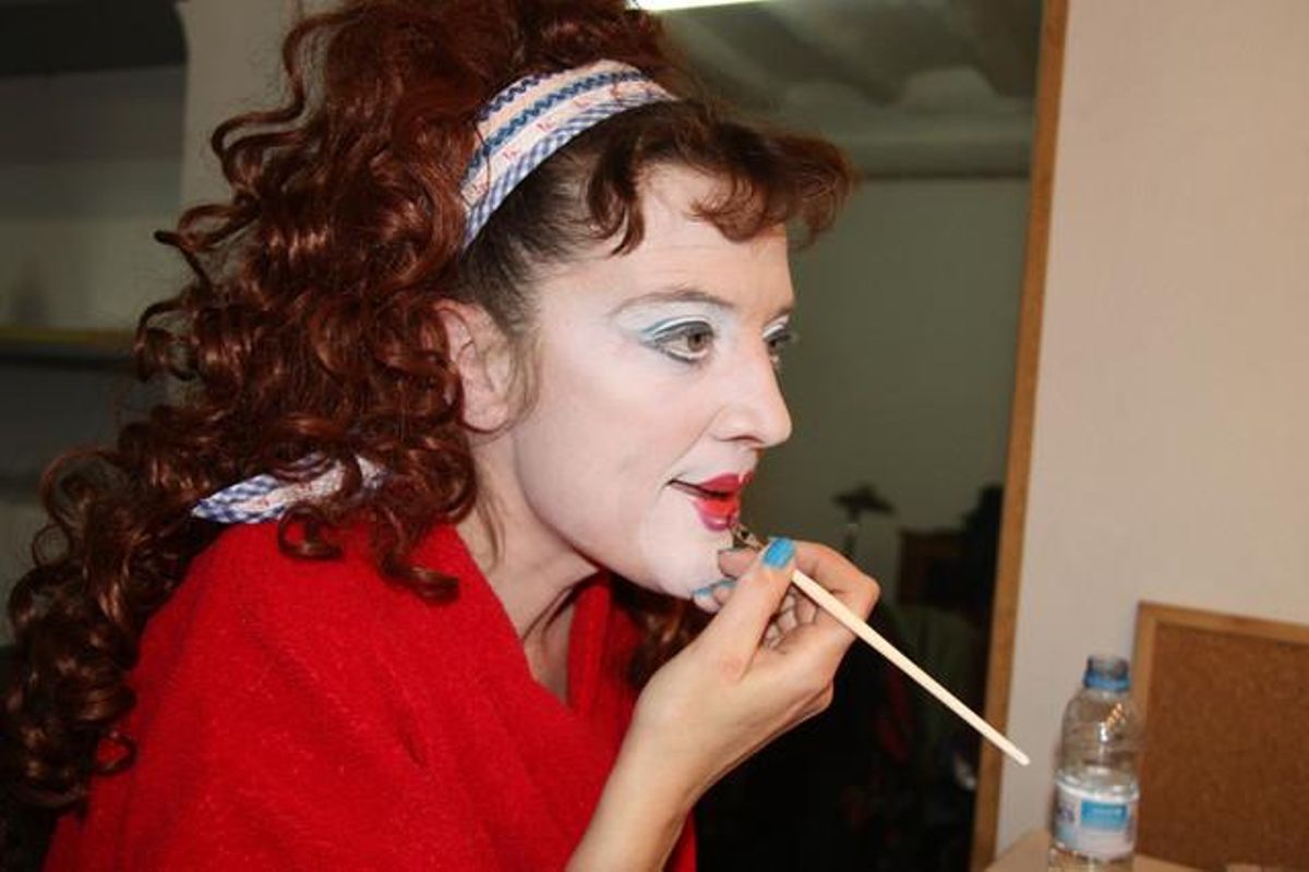 La payasa Pepa Plana, en una imagen de archivo, se prepara para salir al escenario del Teatre de l’Aurora, en Igualada. La payasa Pepa Plana, en una imagen de archivo, se prepara para salir al escenario del Teatre de l’Aurora, en Igualada.