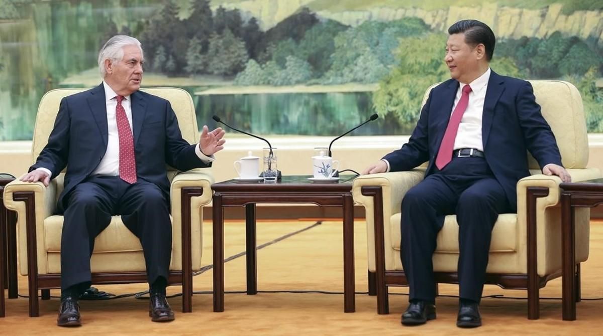 Tillerson, izquierda, con Xi Jinping, en en Pekín. Tillerson, izquierda, con Xi Jinping, en en Pekín.