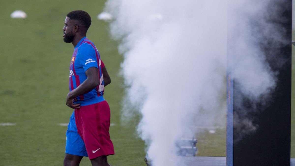 Umtiti, en la presentación oficial de la plantilla en el trofeo Joan Gamper donde fue abucheado por un sector del público. Umtiti, en la presentación oficial de la plantilla en el trofeo Joan Gamper donde fue abucheado por un sector del público.