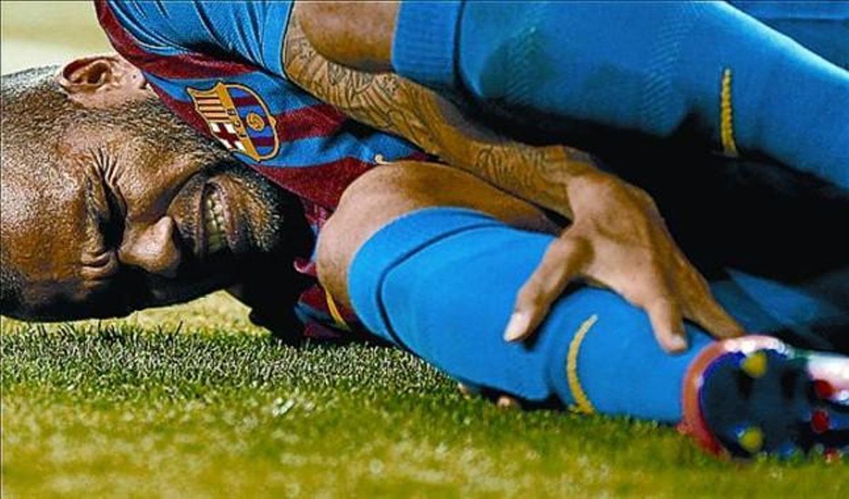 Alves, insultado por el Bernabéu, se duele de la entrada de Pepe. Alves, insultado por el Bernabéu, se duele de la entrada de Pepe.