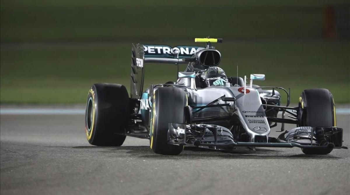 Nico Rosberg, en Abu Dabi, conduce hacia su título mundial. Nico Rosberg, en Abu Dabi, conduce hacia su título mundial.