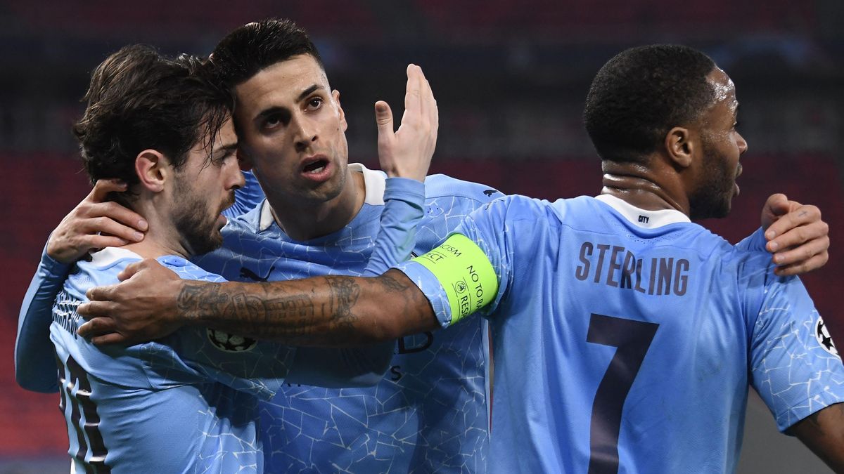 Bernardo Silva, Cancelo y Sterling festejan el primer tanto del City. Bernardo Silva, Cancelo y Sterling festejan el primer tanto del City.