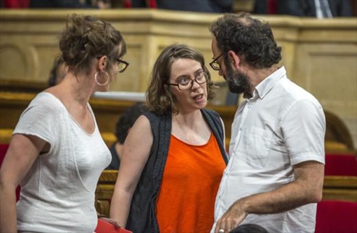 Eulàlia Reguant y Benet Salellas, el lunes 6 de junio, en el Parlament. Eulàlia Reguant y Benet Salellas, el lunes 6 de junio, en el Parlament.