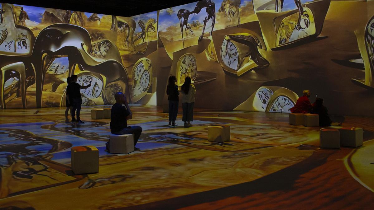Instalación inmersiva ’Dalí cibernètic’ en IDEAL Barcelona.