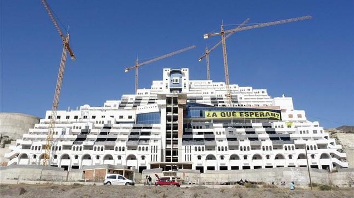 El hotel del Algarrobico, en el 2012. El hotel del Algarrobico, en el 2012.