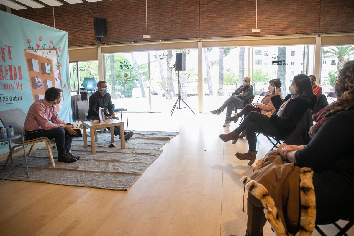 Racó de les Lletres de Sant Jordi en el Ateneu de Cultura Popular de Viladecans Racó de les Lletres de Sant Jordi en el Ateneu de Cultura Popular de Viladecans