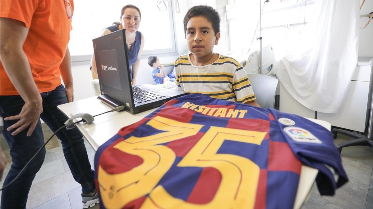 Un nen ingressat a Sant Pau és el visitant 35 milions del Museu del Barça