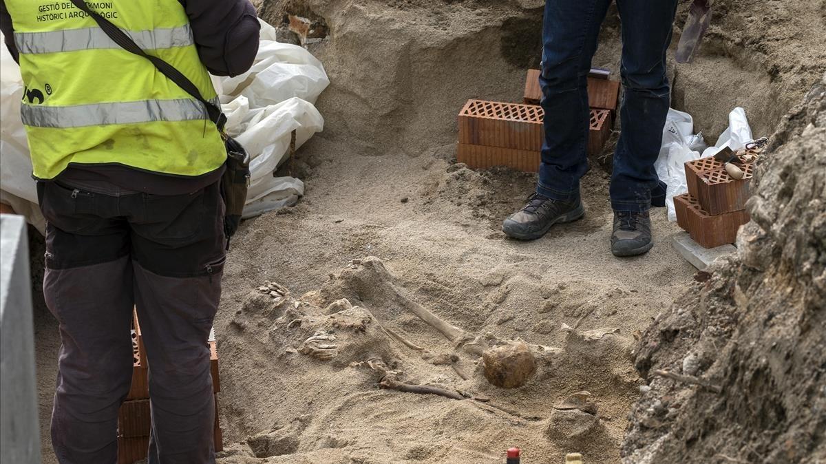 Unes obres desenterren diversos esquelets a la Barceloneta