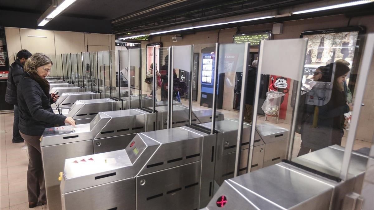 Usuarios de Metro en una imagen de archivo. Usuarios de Metro en una imagen de archivo.