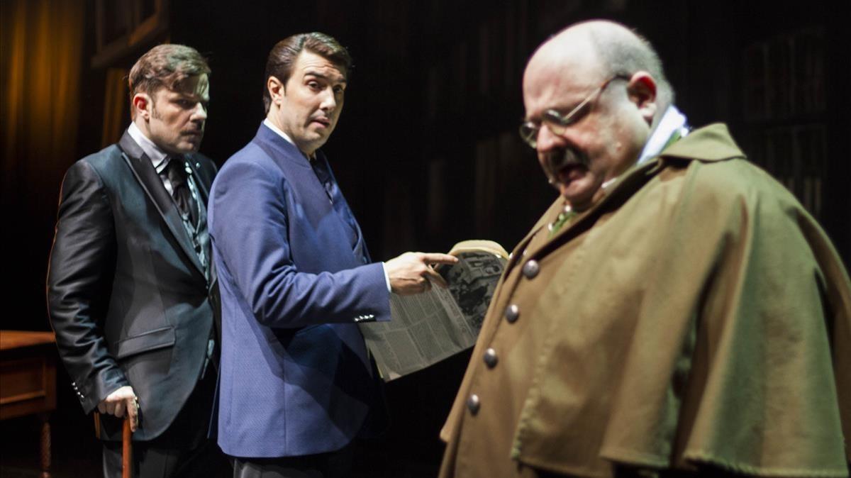 De izquierda a derecha: Javier Enguix (Dr. Watson), Arnau Puig (Sherlock Holmes) y Joan Carles Bestard (Inspector Lestrade) en ’Sherlock Holmes y el destripador’.