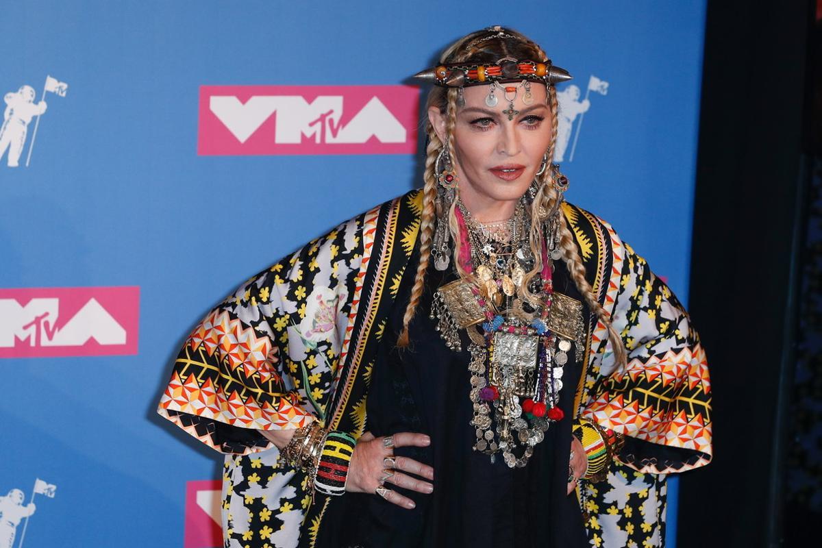 NYK01. NUEVA YORK (EE.UU.), 20/08/2018.- La cantante estadounidense Madonna posa en la sala de prensa de los Premios MTV Video Music Awards 2018 hoy, lunes 20 de agosto de 2018, en el Radio City Music Hall, en Nueva York (EE.UU.). La cadena MTV entrega los premios a los mejores vídeos musicales del año. EFE/Jason Szenes