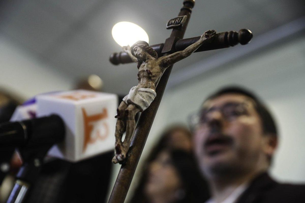 La Conferencia Episcopal de Chile emitió una declaración en la que asegura que su único propósito al suscribir el acuerdo fue dar mayores garantías a los denunciantes de abuso sexual. La Conferencia Episcopal de Chile emitió una declaración en la que asegura que su único propósito al suscribir el acuerdo fue dar mayores garantías a los denunciantes de abuso sexual.