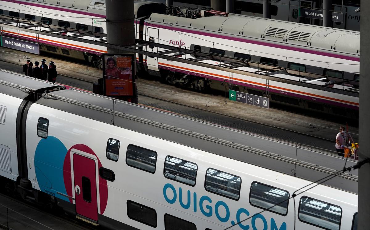 Trenes de Ouigo y de Renfe. Trenes de Ouigo y de Renfe.