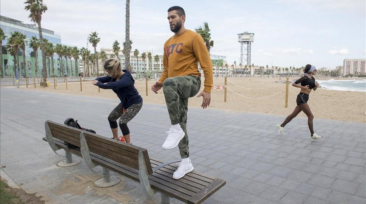 El fitnes 'online' creix amb el tancament de gimnasos El fitnes 'online' creix amb el tancament de gimnasos