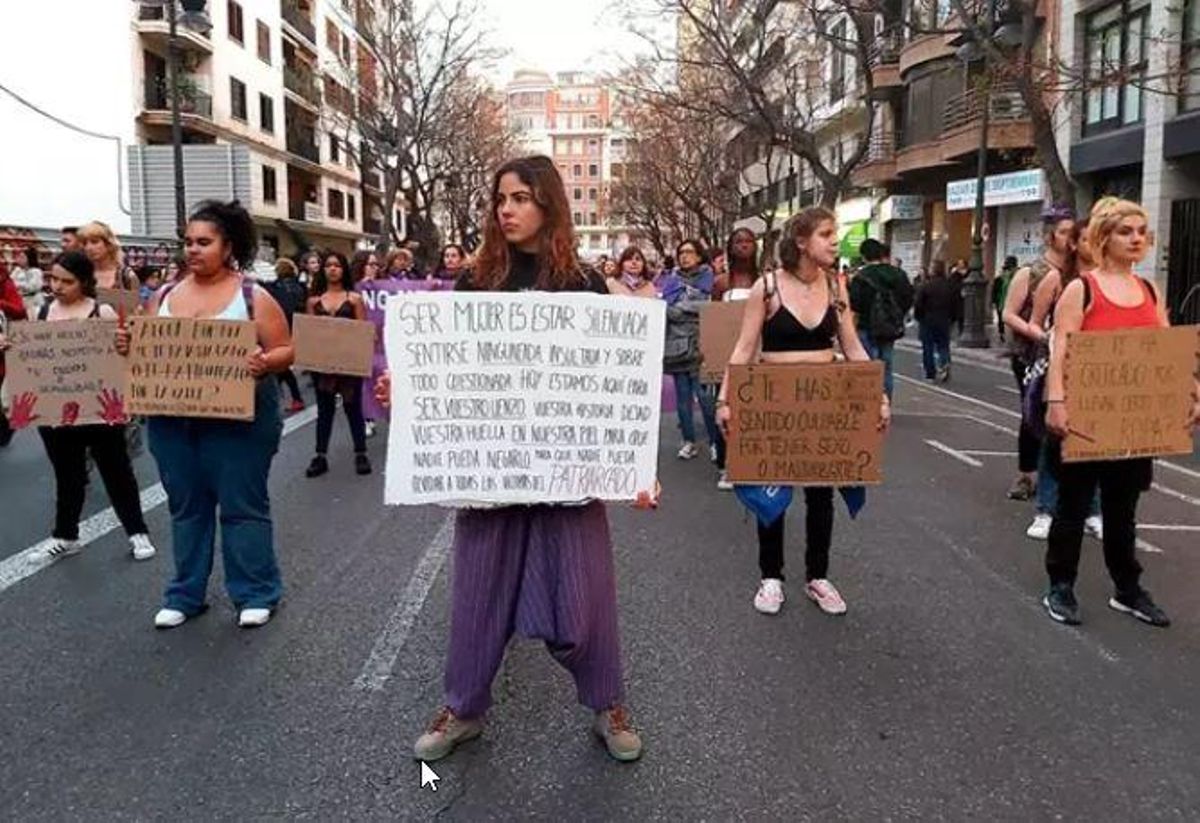 ¿Está a favor de convocar manifestaciones el 8 de marzo? ¿Está a favor de convocar manifestaciones el 8 de marzo?