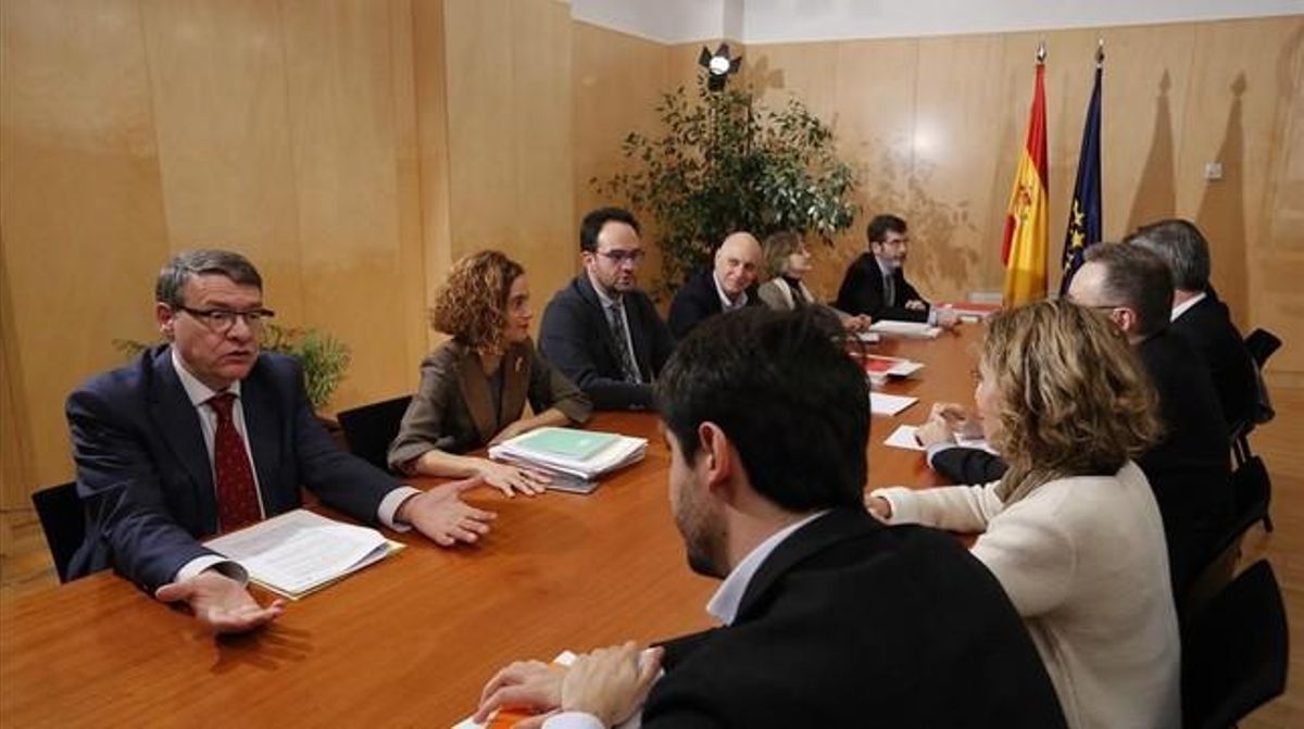 Los equipos negociadores del PSOE y Ciudadanos, el pasado miércoles en el Congreso. Los equipos negociadores del PSOE y Ciudadanos, el pasado miércoles en el Congreso.
