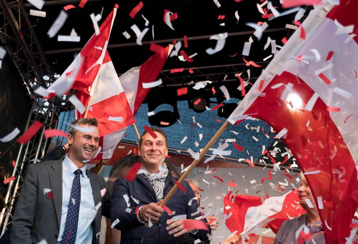 A la izquierda, Norbert Hofer, el candidato del partido ultraderechista FPO a las presidenciales en Austria. A la derecha, Heinz-Christian Strache, el líder del partido.