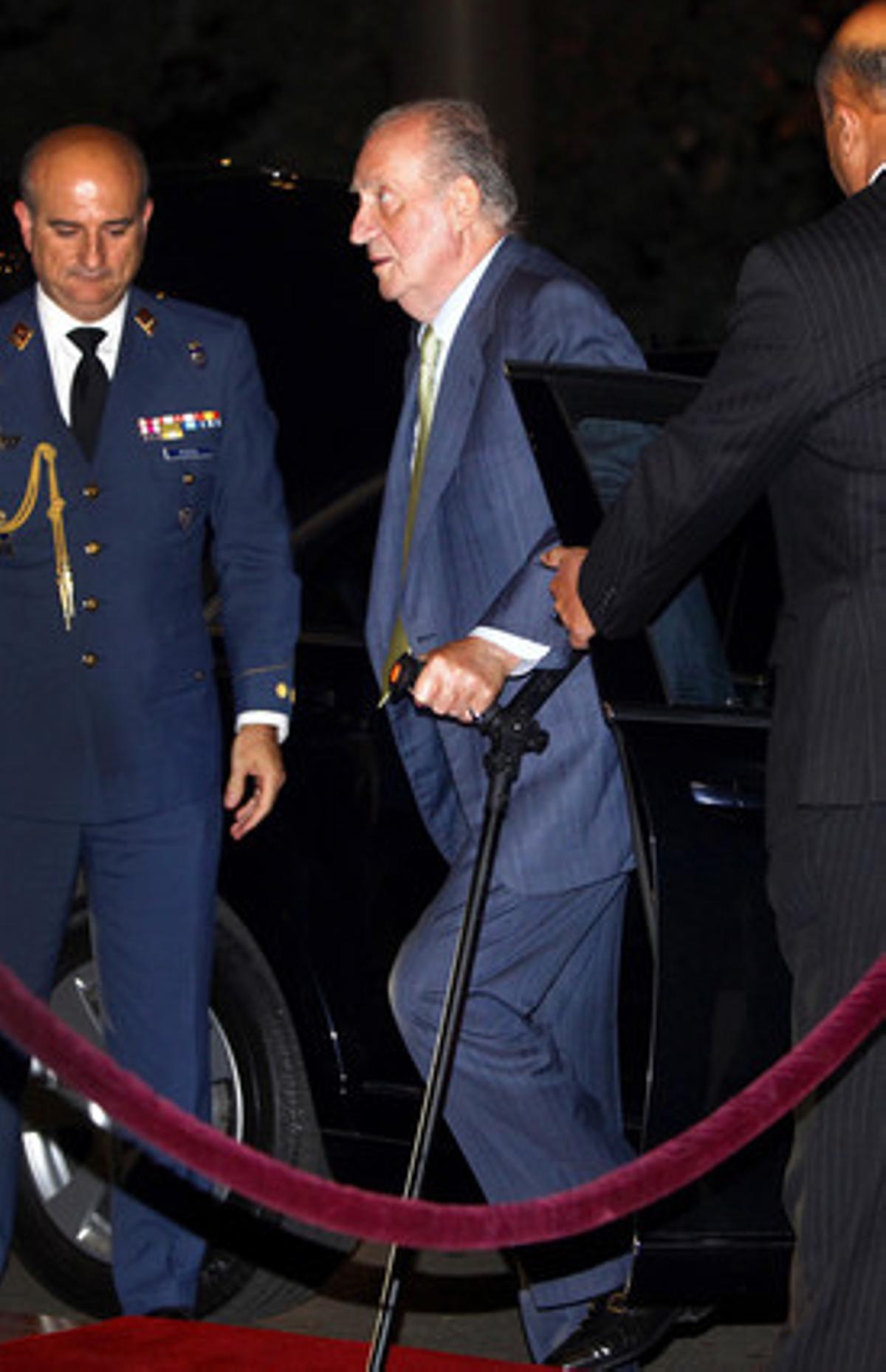 El Rey, a su llegada al Hotel Hyatt en Santiago de Chile.