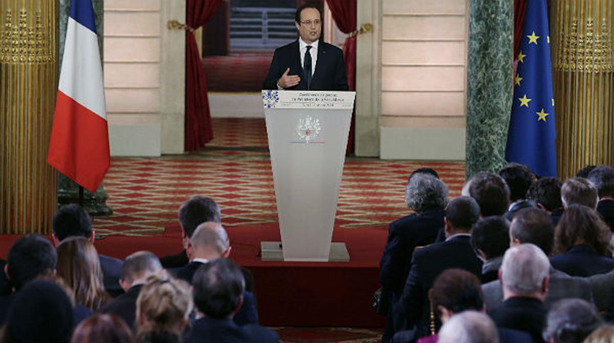 Hollande da la cara tras el escándalo de su presunta infidelidad
