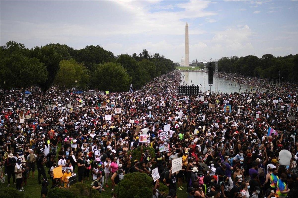 Miles de personas llenan el Memorial a Lincoln en Washington. Miles de personas llenan el Memorial a Lincoln en Washington.