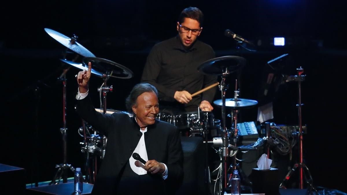 Julio Iglesias, en un concierto este año en la capital de México. Julio Iglesias, en un concierto este año en la capital de México.