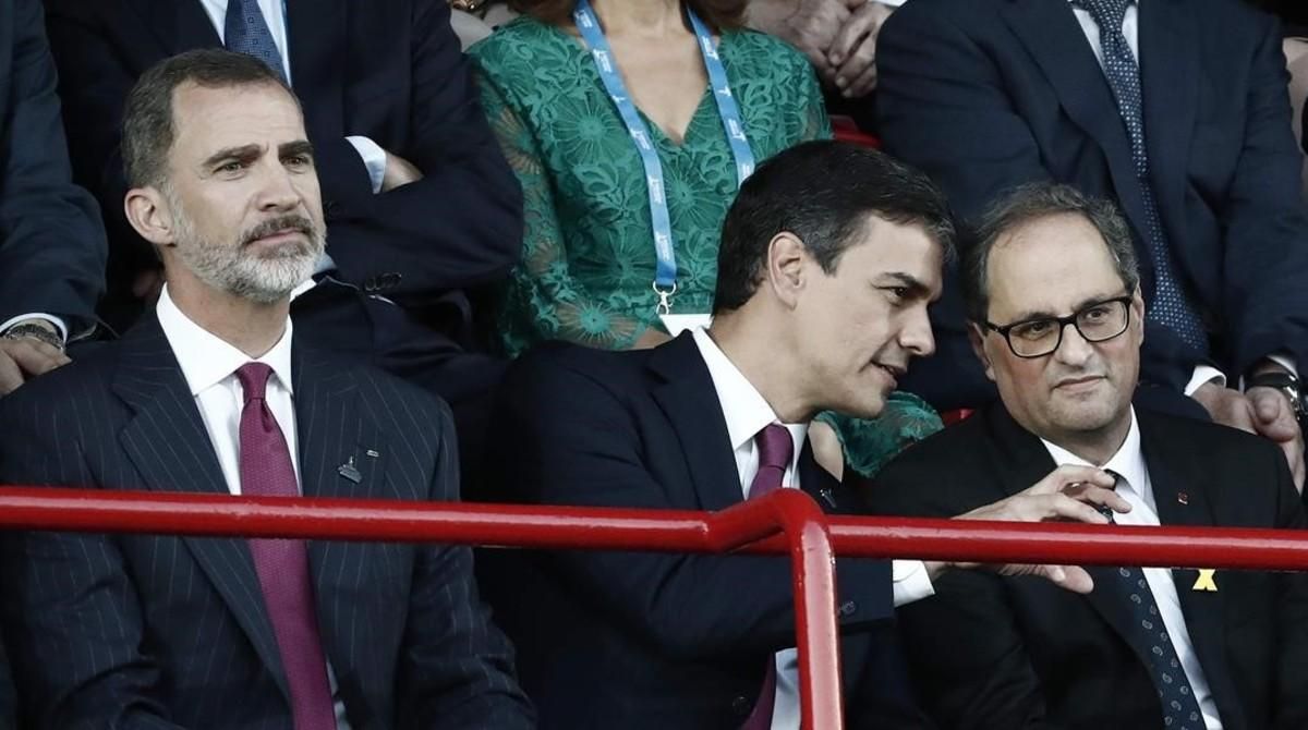 Pedro Sánchez, junto al Rey, charla con Quim Torra, el pasado 22 de junio, en la inauguración de los Juegos Mediterráneos de Tarragona. Pedro Sánchez, junto al Rey, charla con Quim Torra, el pasado 22 de junio, en la inauguración de los Juegos Mediterráneos de Tarragona.