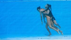 Susto en el Mundial de Natación: Andrea Fuentes salva a una nadadora desvanecida en la piscina